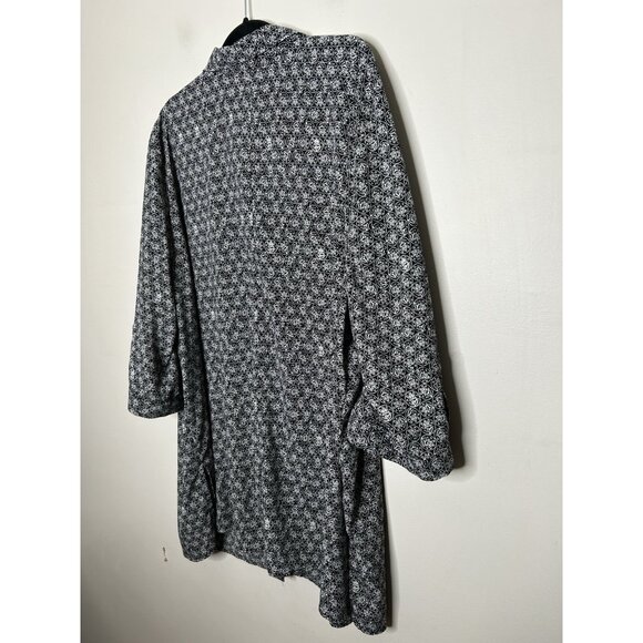 Catherines Button Down Silky Fabric Women’s Black Pattern Bow 3/4 Sleeve Size 3X - Picture 8 of 9